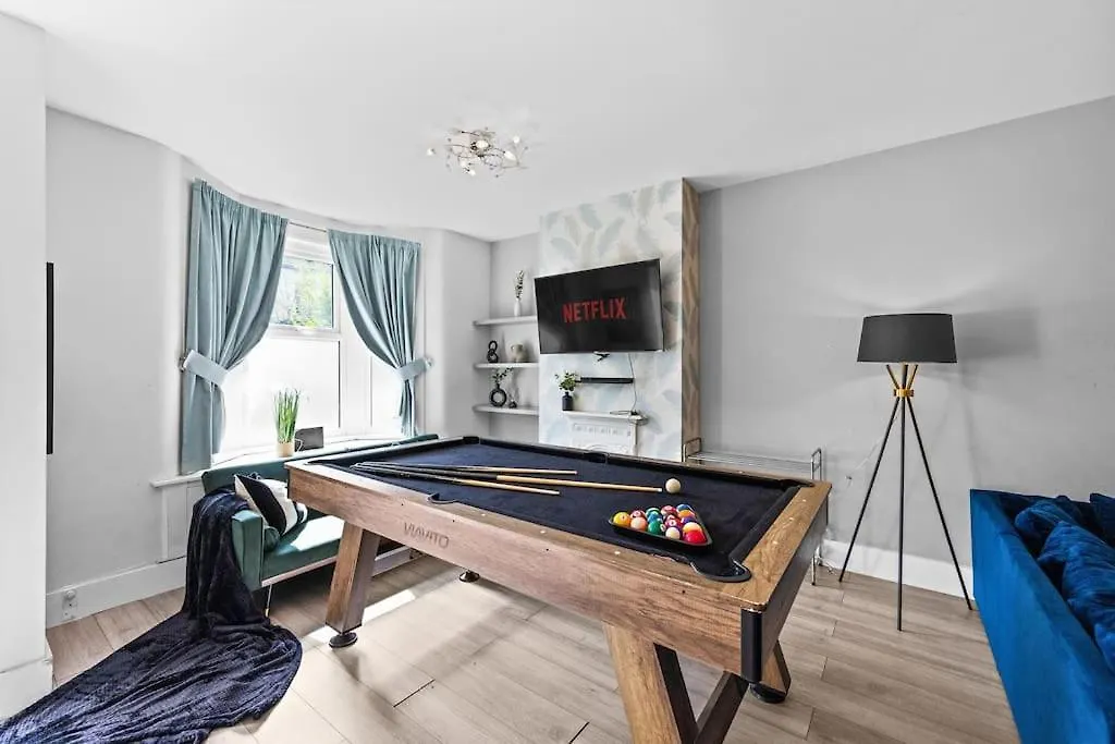 Charming Leytonstone 5 Bed - Apartment London