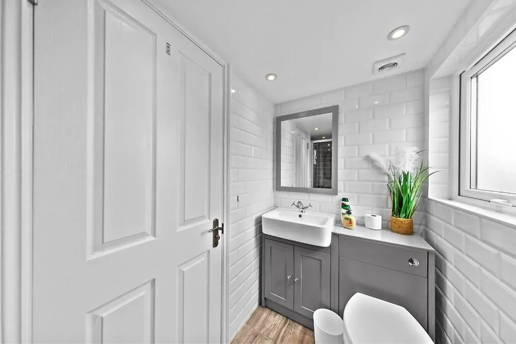Charming Leytonstone 5 Bed - Apartment London