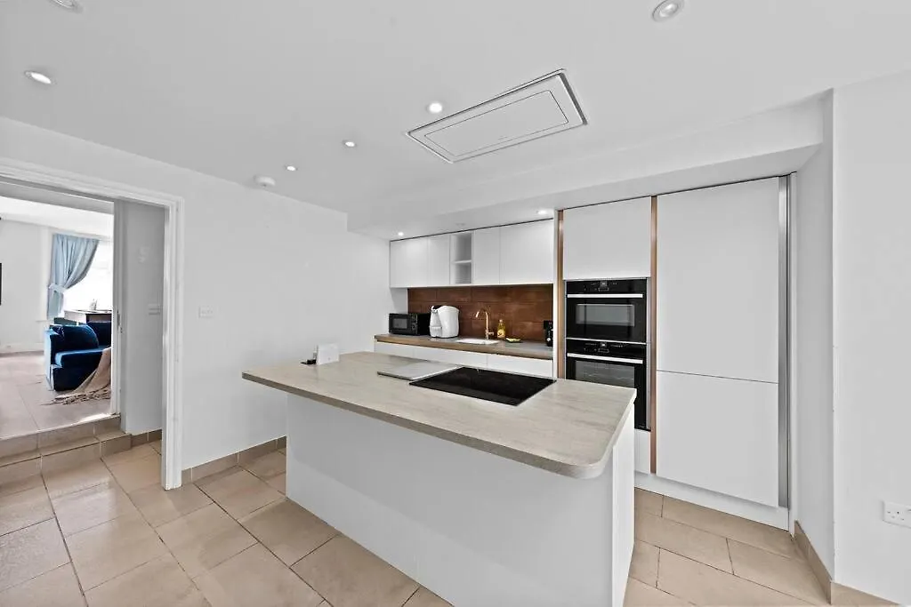 Charming Leytonstone 5 Bed - Apartment London