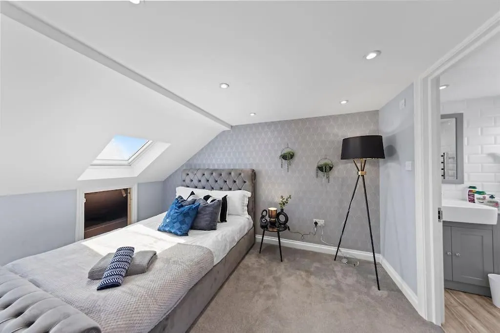 Charming Leytonstone 5 Bed - Apartment London