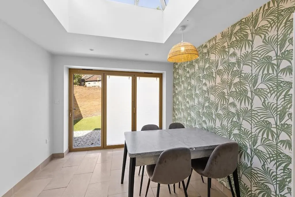 Charming Leytonstone 5 Bed - Apartment London 0*,