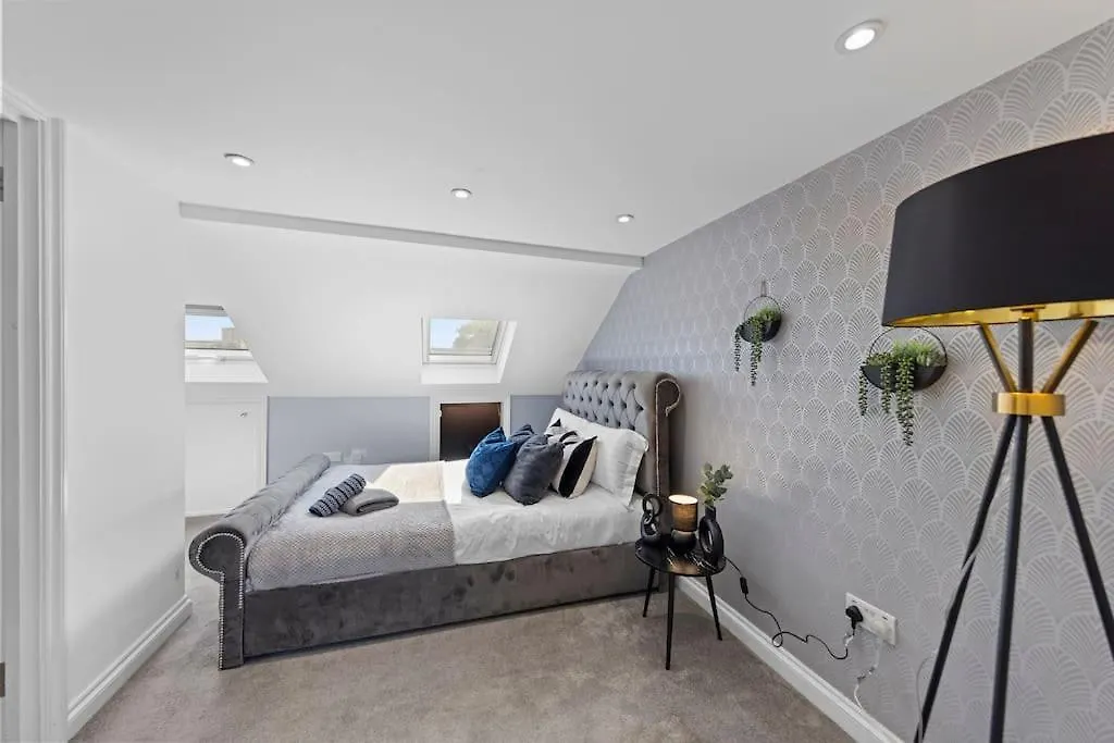Charming Leytonstone 5 Bed - Apartment London