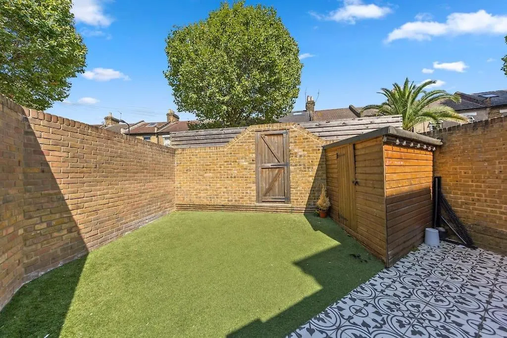 Charming Leytonstone 5 Bed - Apartment London