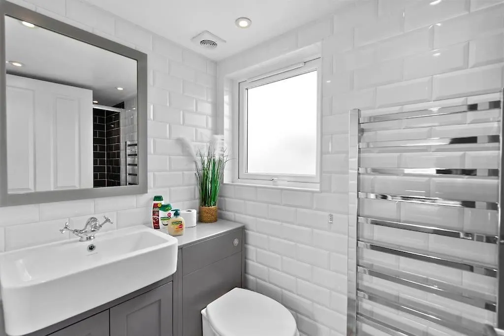 דירות לונדון Charming Leytonstone 5 Bed - בריטניה