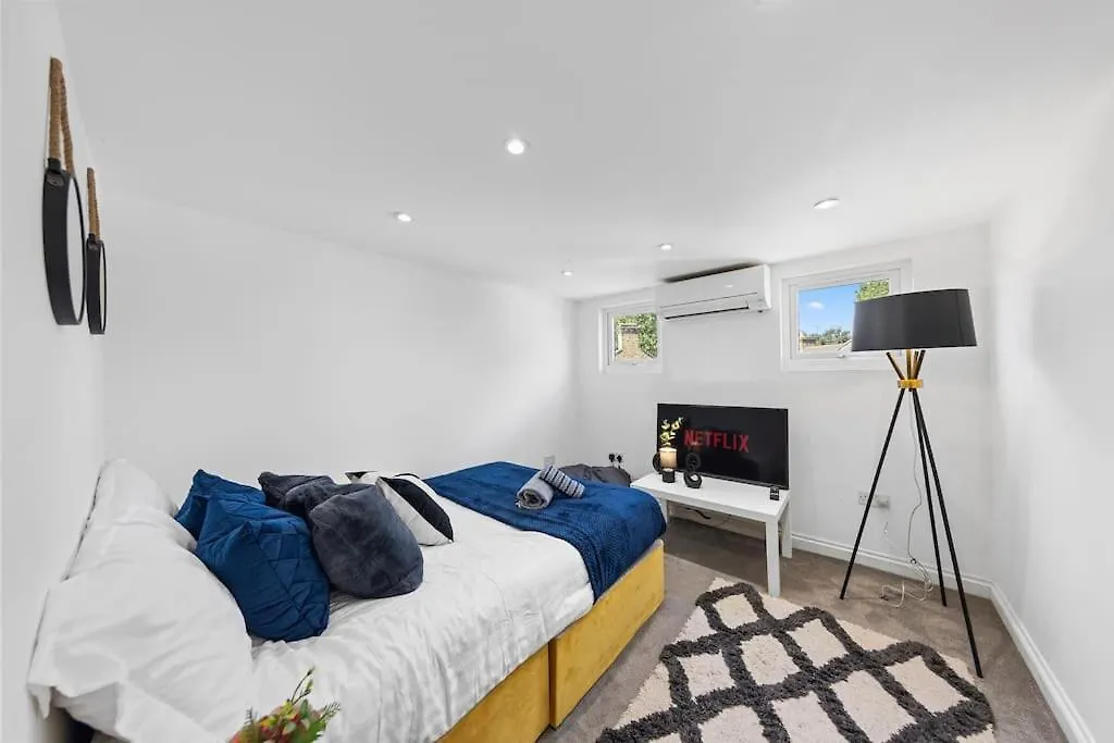 דירות לונדון Charming Leytonstone 5 Bed -